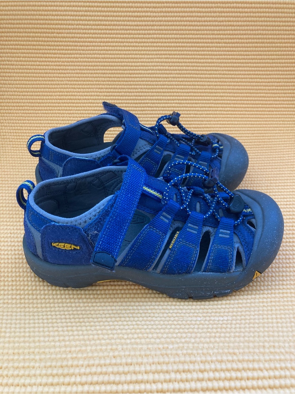 Keens Newport H2 little boys size 3 ( measures